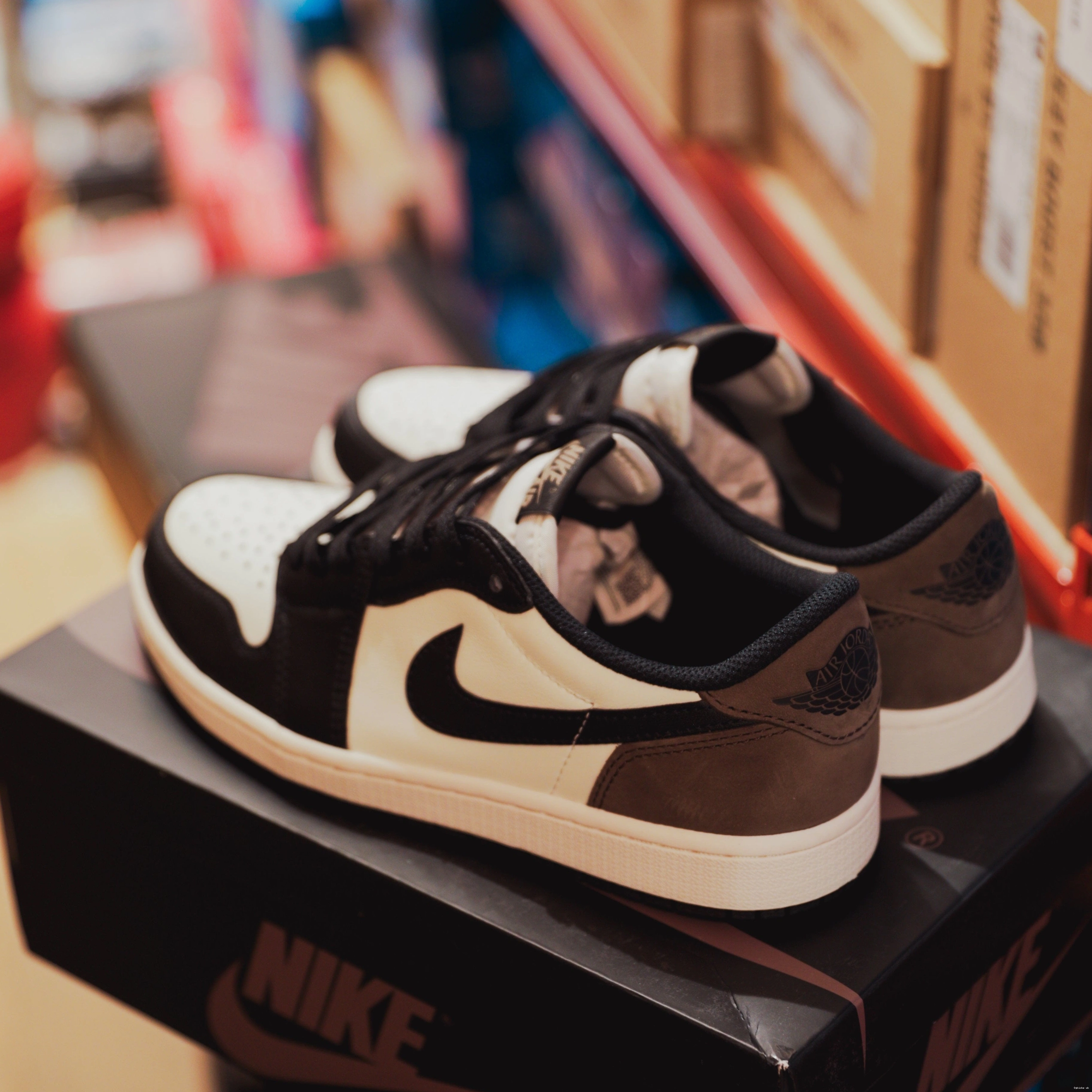 Jordan 1 OG Low Mocha Retro 0716